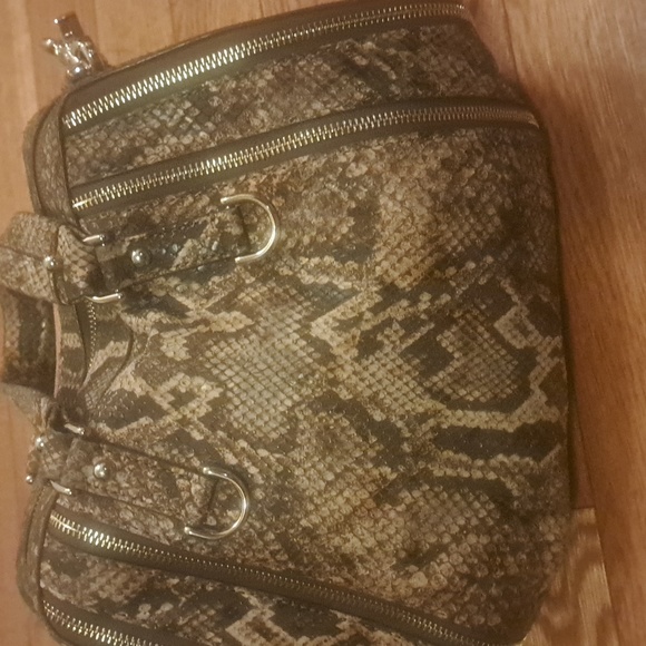 Closet clearance - Picture 6 of 9